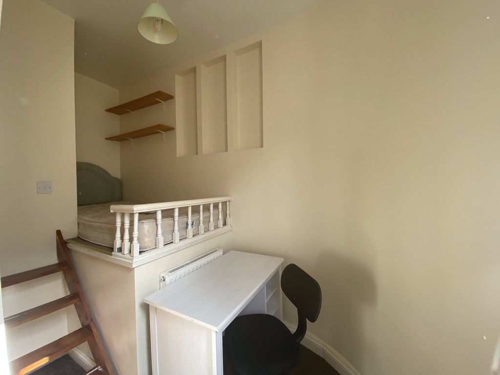 2 bed end of terrace house to rent in King Street, Devon 5