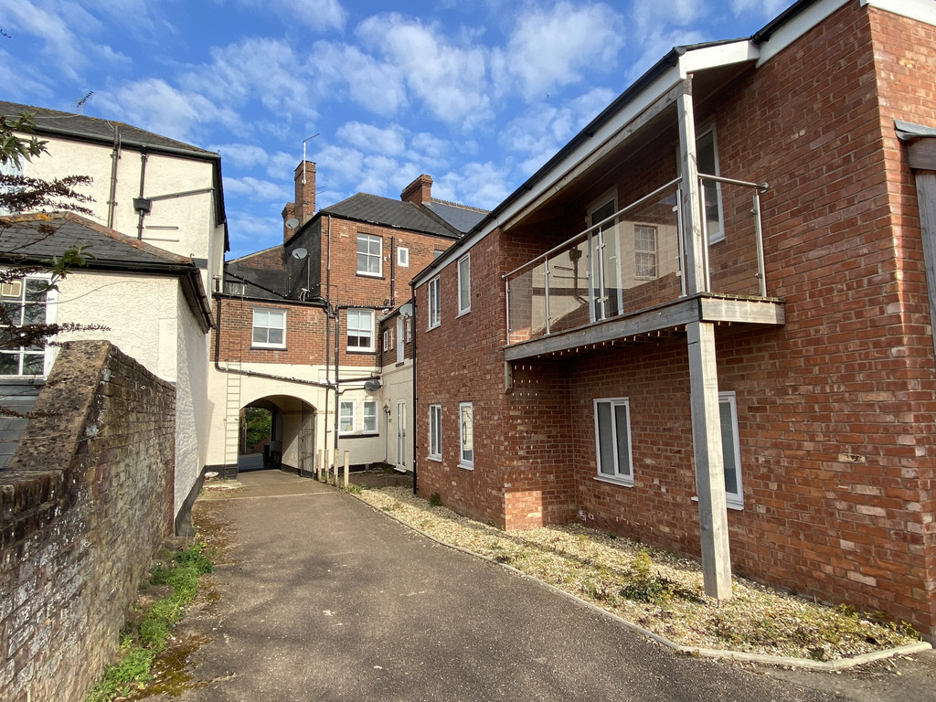 2 bed flat to rent in Pennsylvania Road,