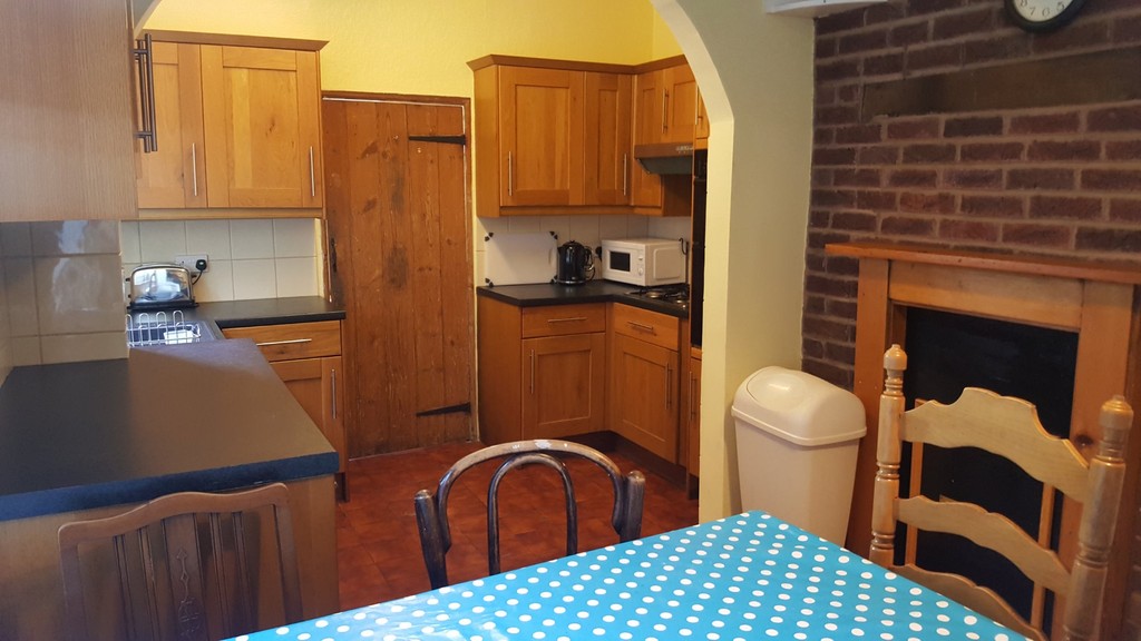 1 bed terraced house to rent in Raleigh Road, Devon 3