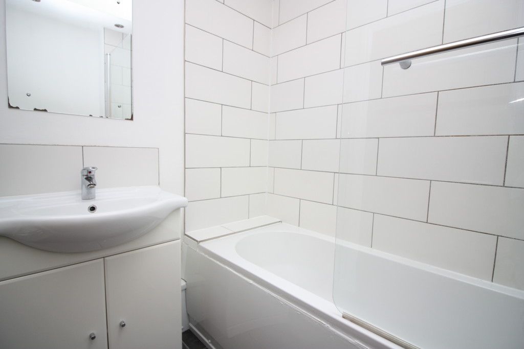 2 bed flat to rent in Clifton Rd  - Property Image 7