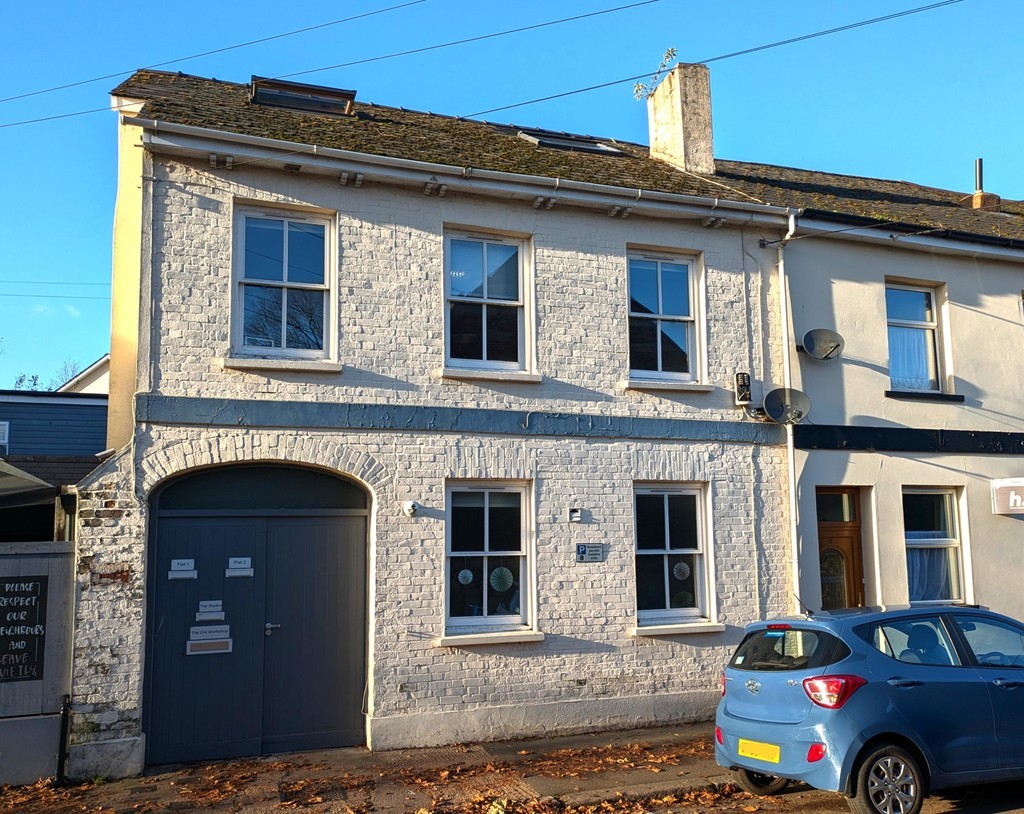 2 bed flat to rent in Clifton Rd,