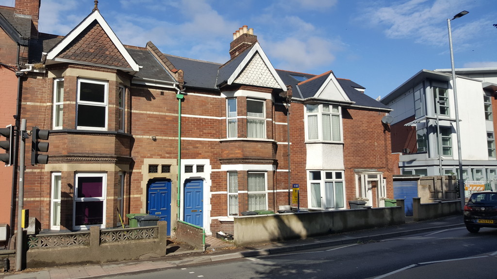 5 bed terraced house to rent in Cowley Bridge Road, Exeter