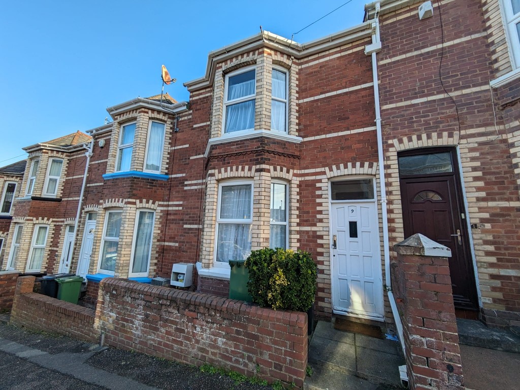 STUDENT PROPERTY 2024/2025
£120 per week per person
Rent advertised is per personLovely 5 bedroom terraced house,  Excellent Value for money.  4 single beds and 1 double bed.  Small kitchen, separate lounge.  gas central heating and part double glazing.