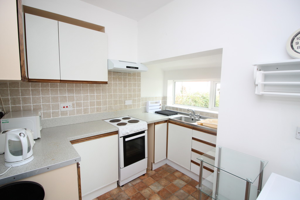 4 bed terraced house to rent in Monks Road, Exeter 1