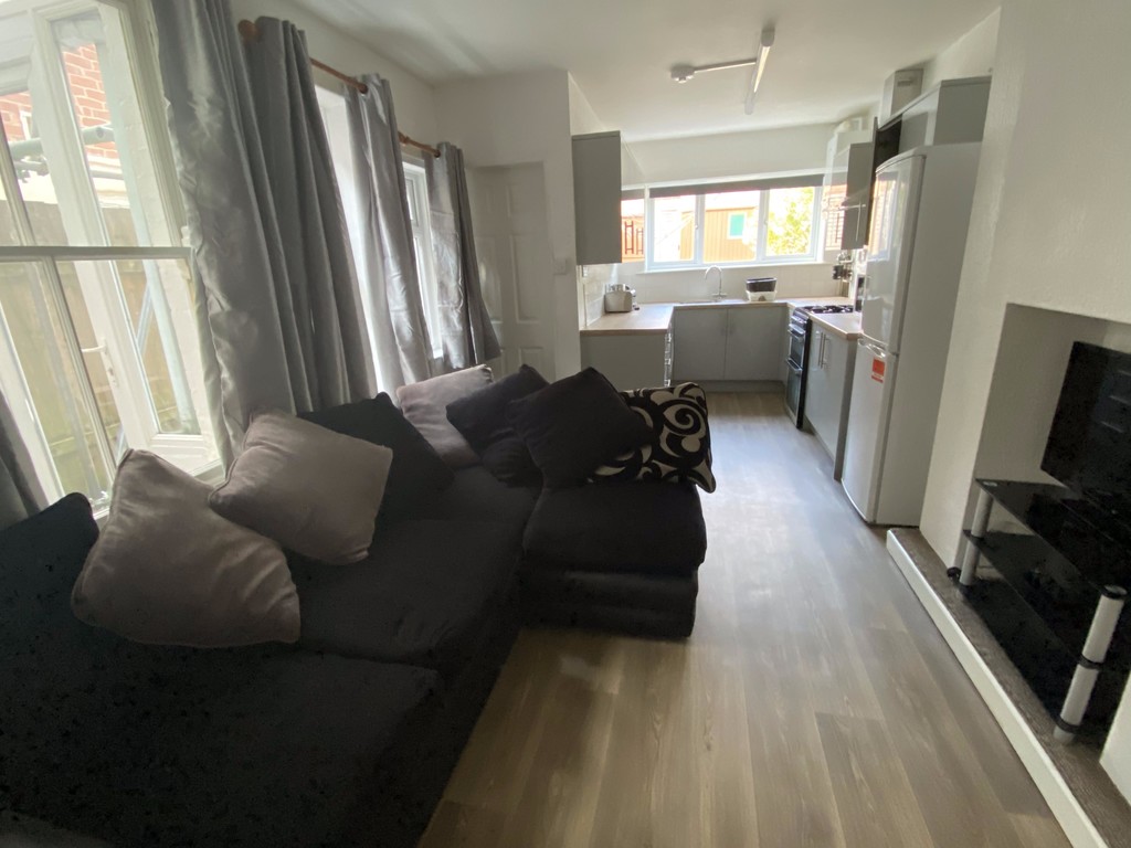5 bed terraced house to rent in Pinhoe Road  - Property Image 2