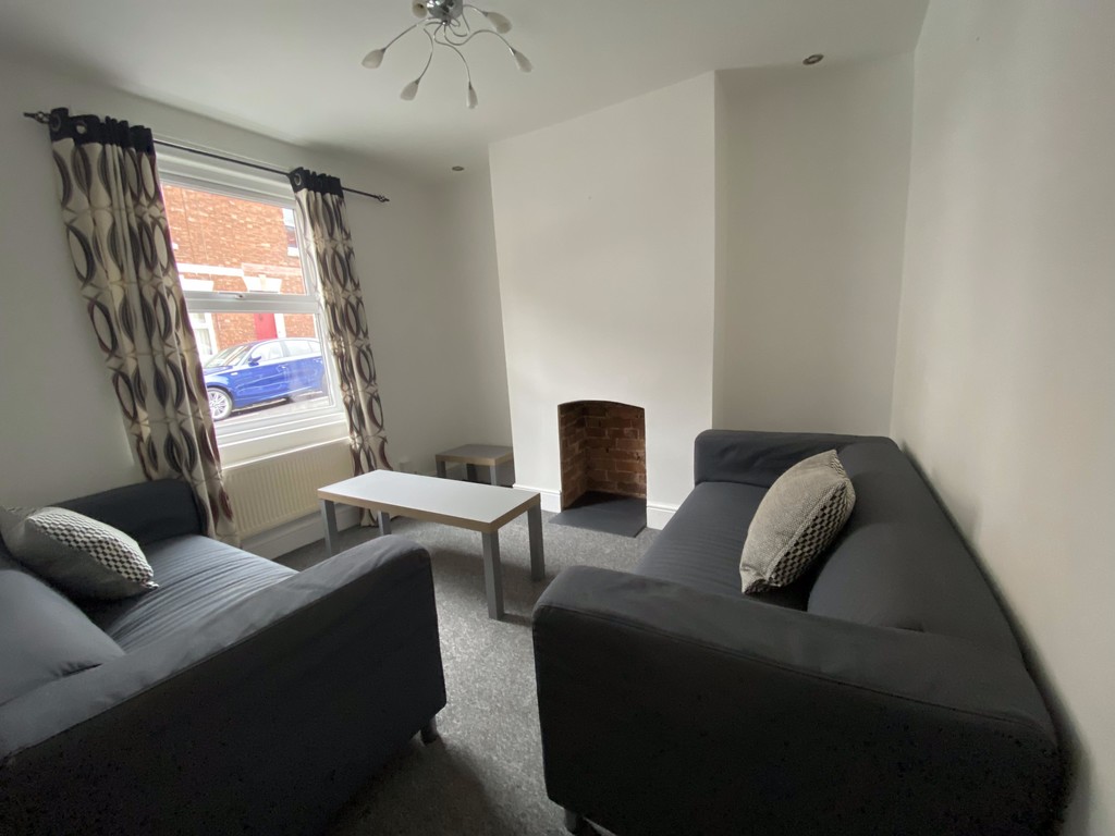 STUDENT PROPERTY 2025/2026
£180 per week per person, Excluding Bills
Rent advertised is per personSmart 2 bedroom student house with downstairs wc, lounge, kitchen and courtyard garden. Two double bedrooms with 'Jack and Jill'  shower room. Full double glazing and gas central heating throughout.