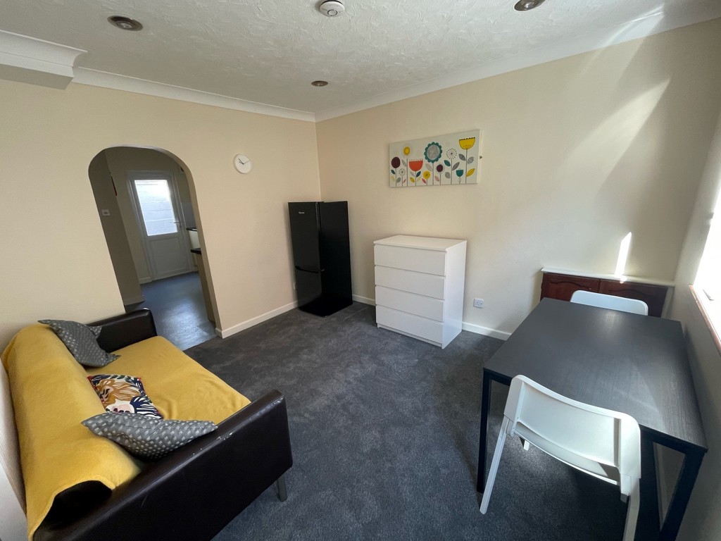 STUDENT PROPERTY 2024/2025
£160 per week per person
Rent advertised is per personWell presented 2 bedroom mid terraced house with lounge, kitchen, shower room and small courtyard.
Situated off Fore Street at the bottom of High Street away from the busy student area.