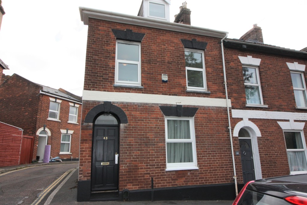 4 bed end of terrace house to rent in Howell Road, Exeter