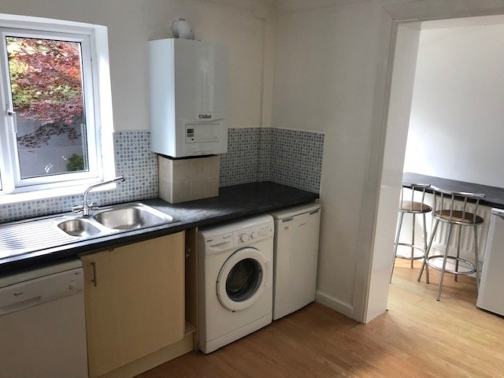 5 bed terraced house to rent in King Edward Street, Exeter 2