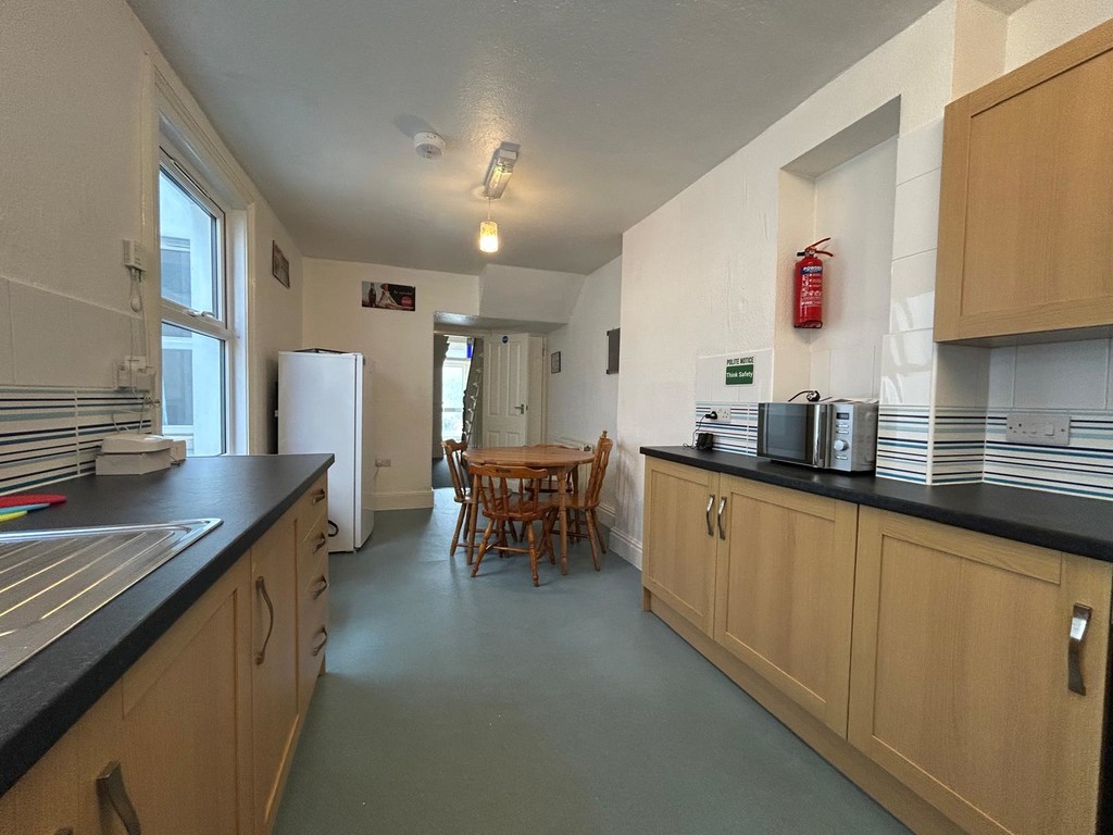 4 bed terraced house to rent in St Annes Road, Exeter, EX1  - Property Image 2
