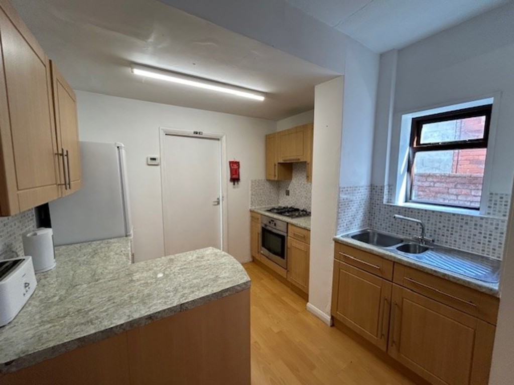 2 bed apartment to rent in St Johns Road, Exeter  - Property Image 2