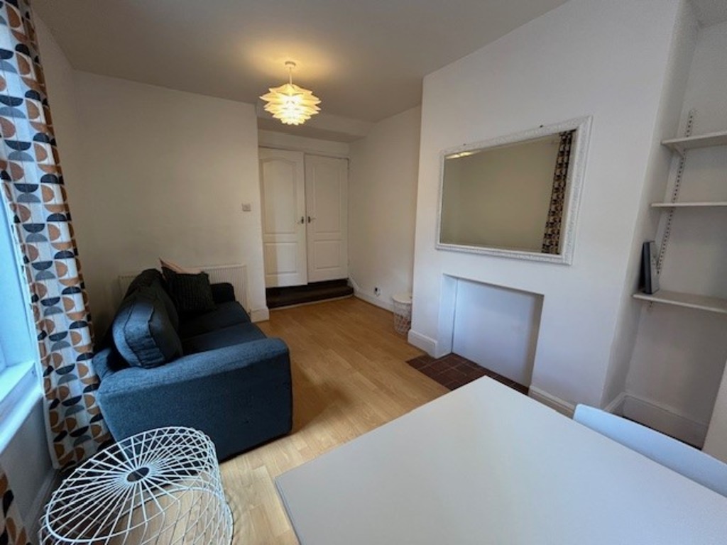 2 bed apartment to rent in St Johns Road, Exeter 3