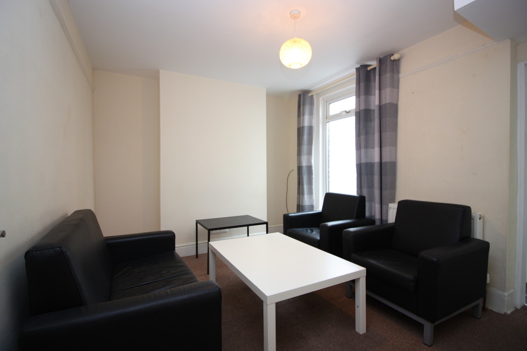 3 bed terraced house to rent in Hoopern Street