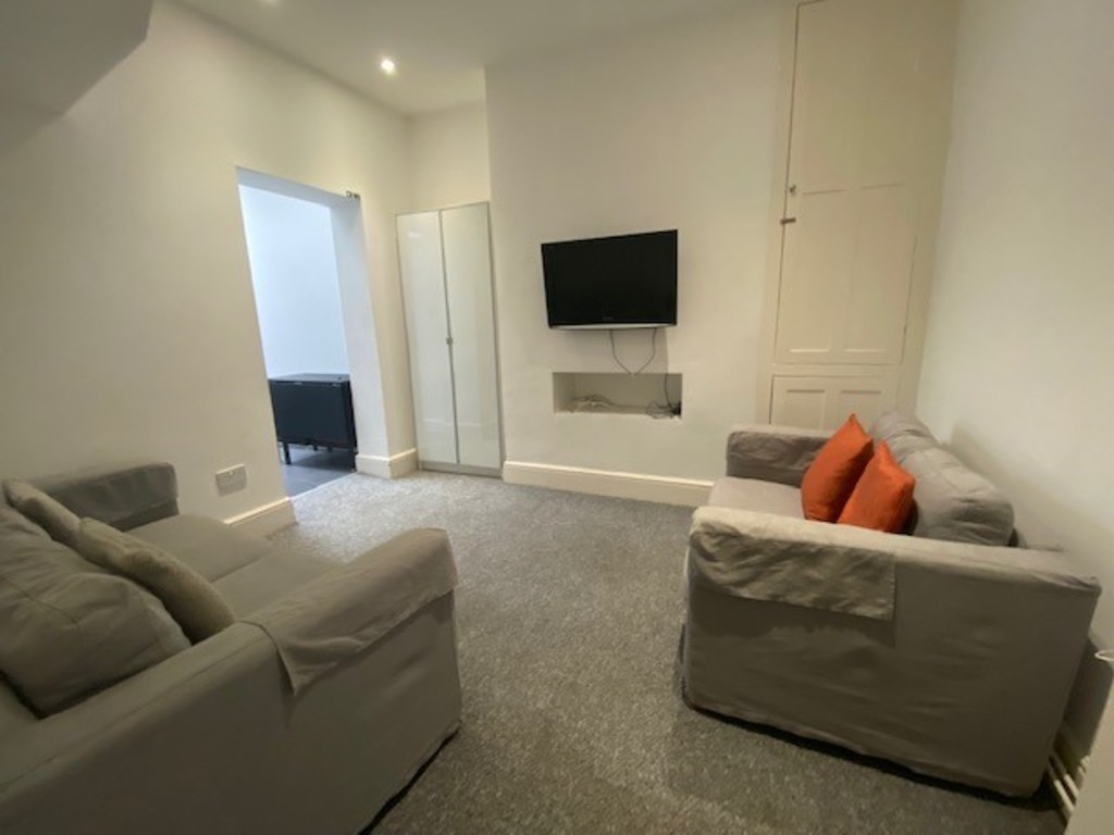 5 bed terraced house to rent in Culverland Road, Exeter