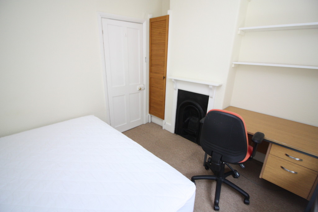 4 bed terraced house to rent in Manston Road  - Property Image 11