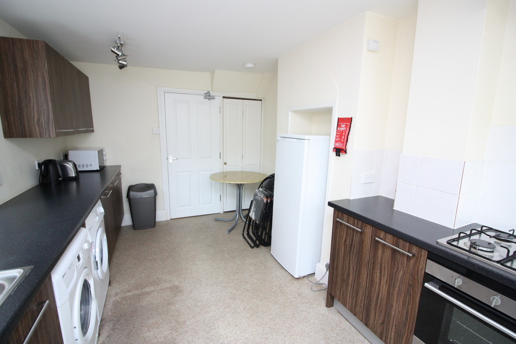 4 bed terraced house to rent in Manston Road  - Property Image 5
