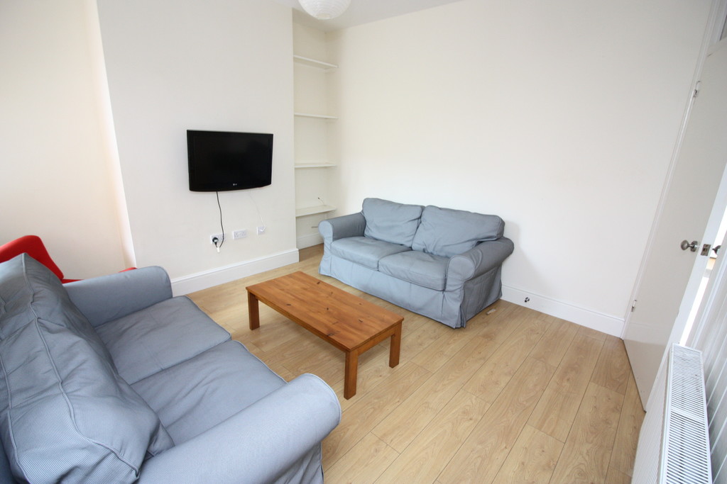 4 bed terraced house to rent in Manston Road  - Property Image 3