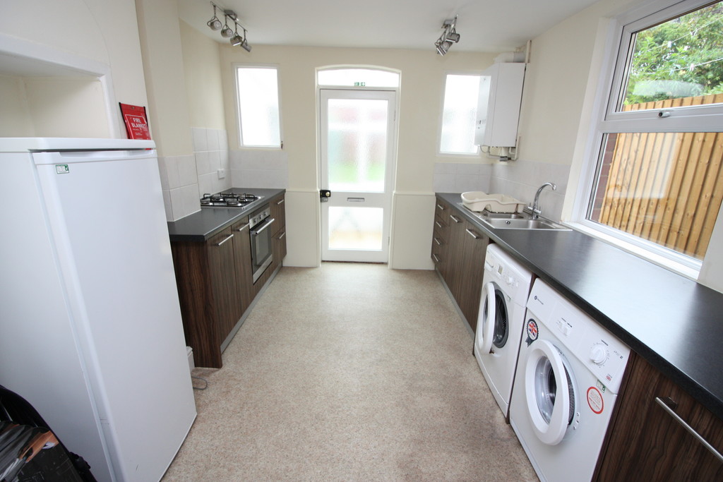 4 bed terraced house to rent in Manston Road  - Property Image 4