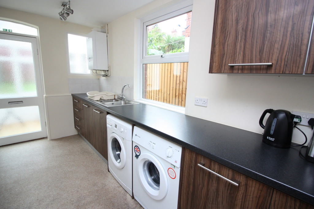 4 bed terraced house to rent in Manston Road  - Property Image 6