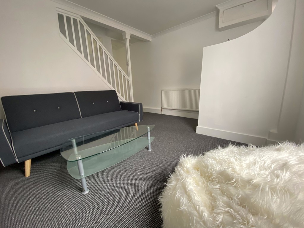 STUDENT PROPERTY 2025/2026
£170 per week per person, Excluding Bills
Rent advertised is per person2 bedrooms is in an excellent location for both Streatham Campus and the City Centre. With a light and airy finish, an outside courtyard and good sized bedrooms it is not to be missed.