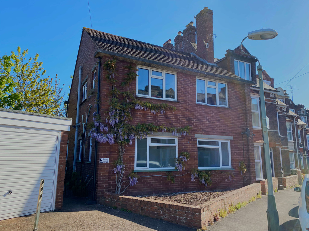 Student Property 2025/2026
£170 per week per person
Excluding Bills
Rent advertised per personRefurbished ground floor flat available to a group of 2 students from September. The property comprises two large bedrooms, a lounge, kitchen, shower room and will be offered fully furnished. Mowbray Avenue is perfectly positioned within easy walking of both Streatham Campus and the city centre.