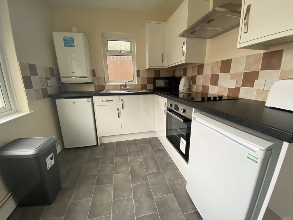 2 bed flat to rent in Mowbray Avenue, Exeter 3