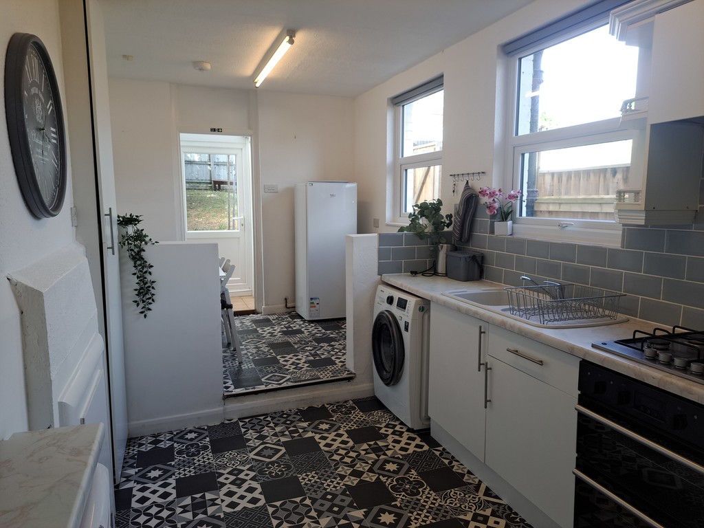 6 bed terraced house to rent in Sylvan Road, Exeter, EX4