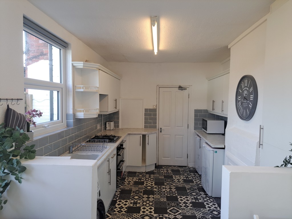 6 bed terraced house to rent in Sylvan Road, Exeter, EX4  - Property Image 2