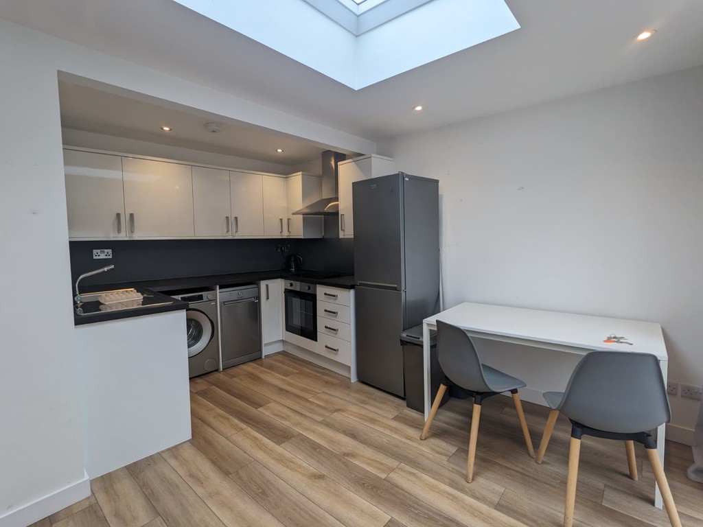 2 bed apartment to rent in Mount Pleasant Road, Exeter