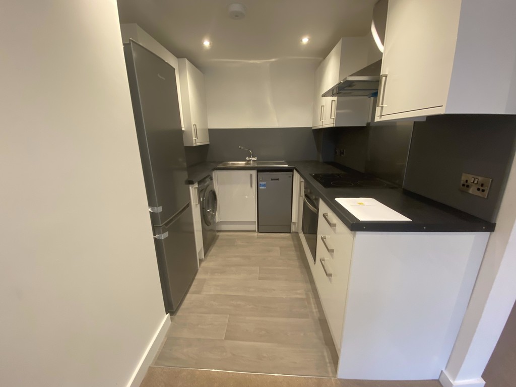 STUDENT PROPERTY 2025/2026
£165 per week per person, Excluding Bills
Rent advertised is per personA 2 bedroom 1st floor flat. Newly refurbished with an open plan kitchen/living room, shower room and 2 double bedrooms.