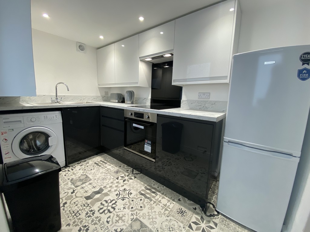 3 bed terraced house to rent in Hoopern Street  - Property Image 3