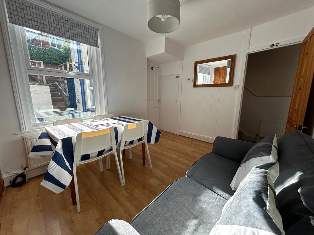 3 bed terraced house to rent in Hoopern Street  - Property Image 2