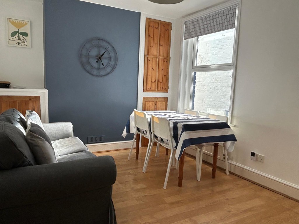 3 bed terraced house to rent in Hoopern Street