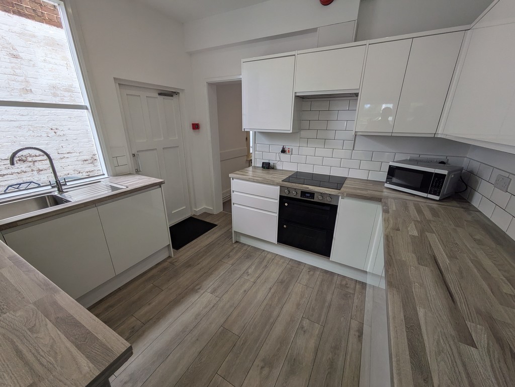 7 bed terraced house to rent in Richmond Road, Exeter  - Property Image 3