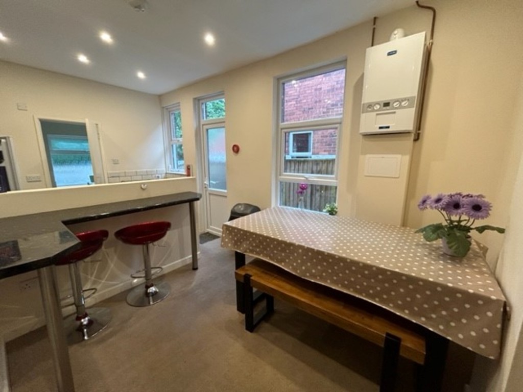4 bed terraced house to rent in Monks Road, Exeter  - Property Image 4