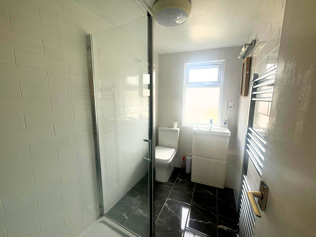 2 bed maisonette to rent in Grosvenor Place, Exeter  - Property Image 4