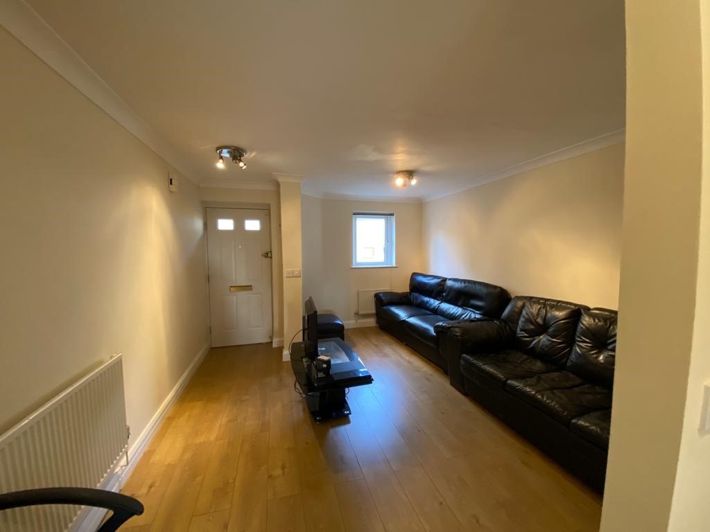 4 bed terraced house to rent in Market Street, Exeter 2