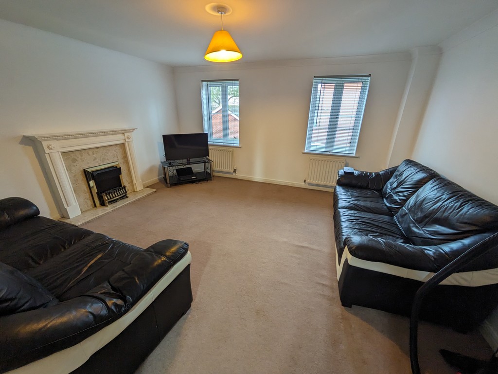 5 bed town house to rent in Fleming Way, Exeter 4