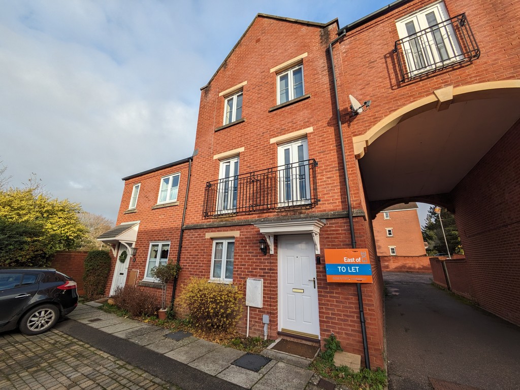 5 bed town house to rent in Fleming Way, Exeter - Property Image 1