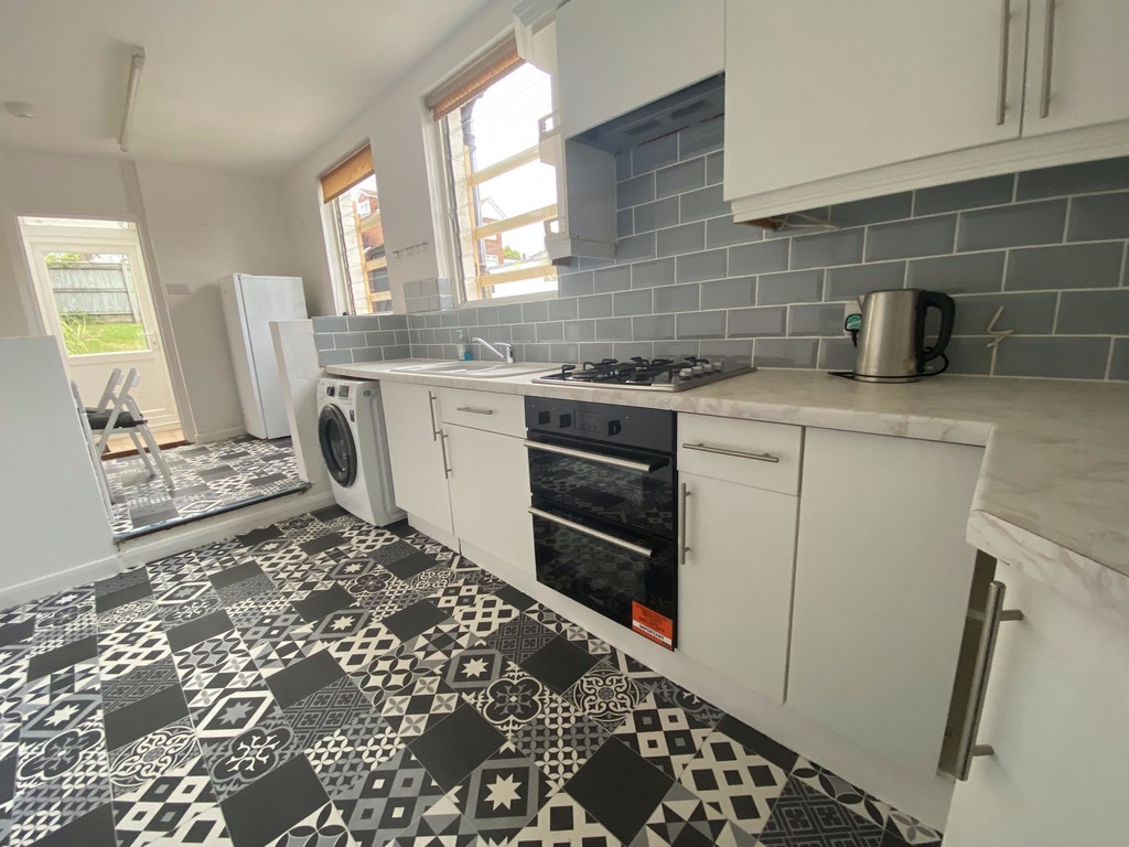 STUDENT PROPERTY 2024/2025
£158 per week per person
Rent advertised is per personWell Presented 5 bedroom property, separate lounge and open plan kitchen dining area. Downstairs wc and utility area, lovely garden. Large shower room on the first floor, second shower room on the top floor.