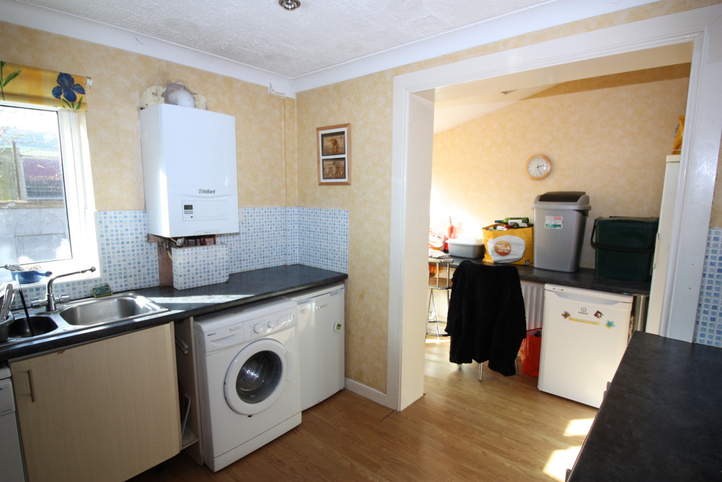 4 bed terraced house to rent in King Edward Street, Exeter 2