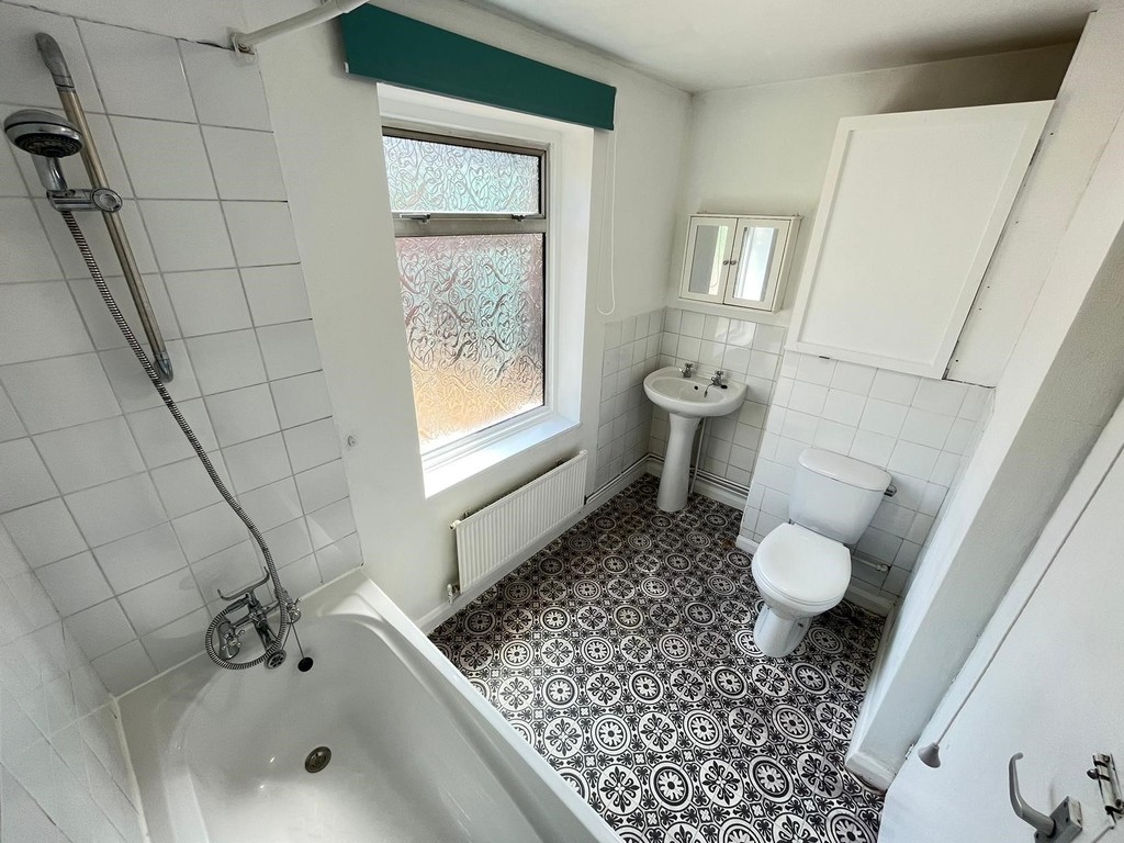 2 bed apartment for sale in Ground Floor Flat, 33 St. Johns Road  - Property Image 8