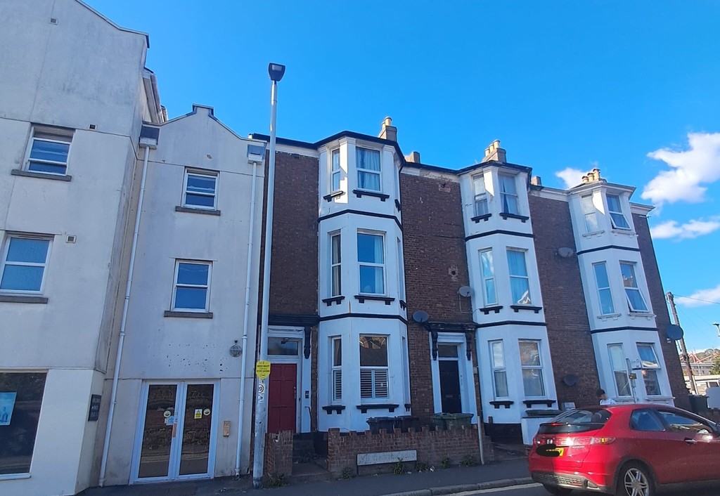 2 bed flat to rent in Old Tiverton Road, Exeter