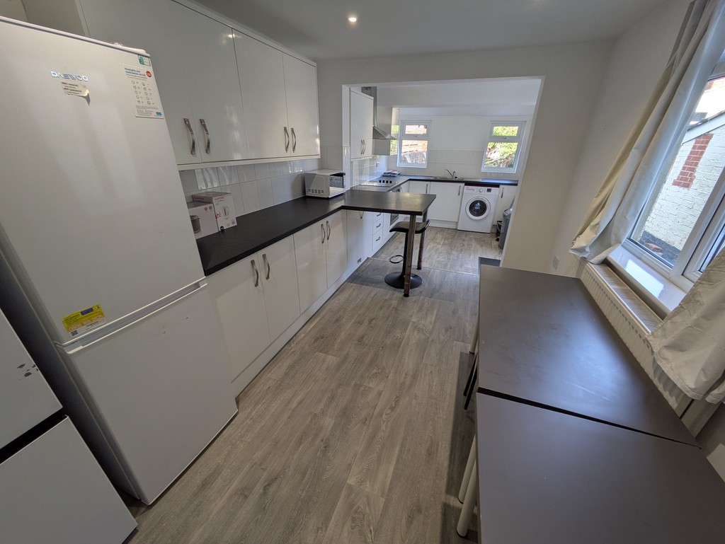 6 bed terraced house to rent in 31 Springfield Road, Exeter