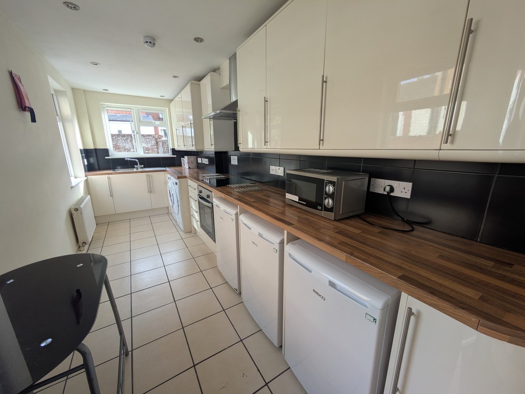5 bed terraced house to rent in Victoria Street, Exeter, EX4