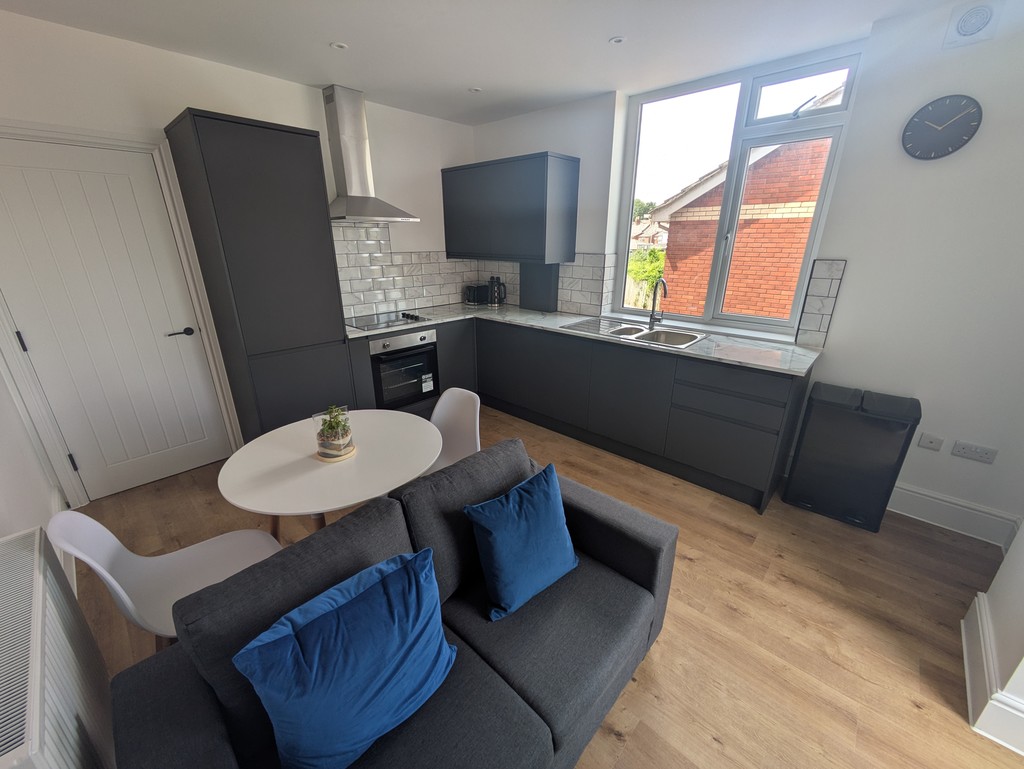 2 bed ground floor flat to rent in Mount Pleasant Road, Exeter  - Property Image 2