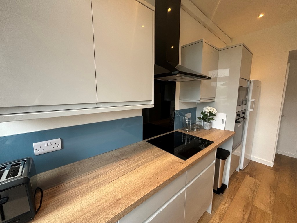 5 bed end of terrace house to rent in Monks Road, Exeter 1
