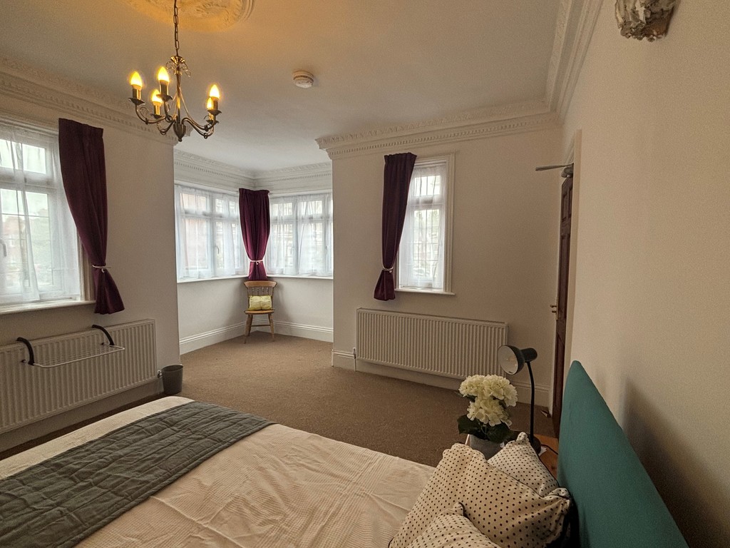 5 bed end of terrace house to rent in Monks Road, Exeter 3