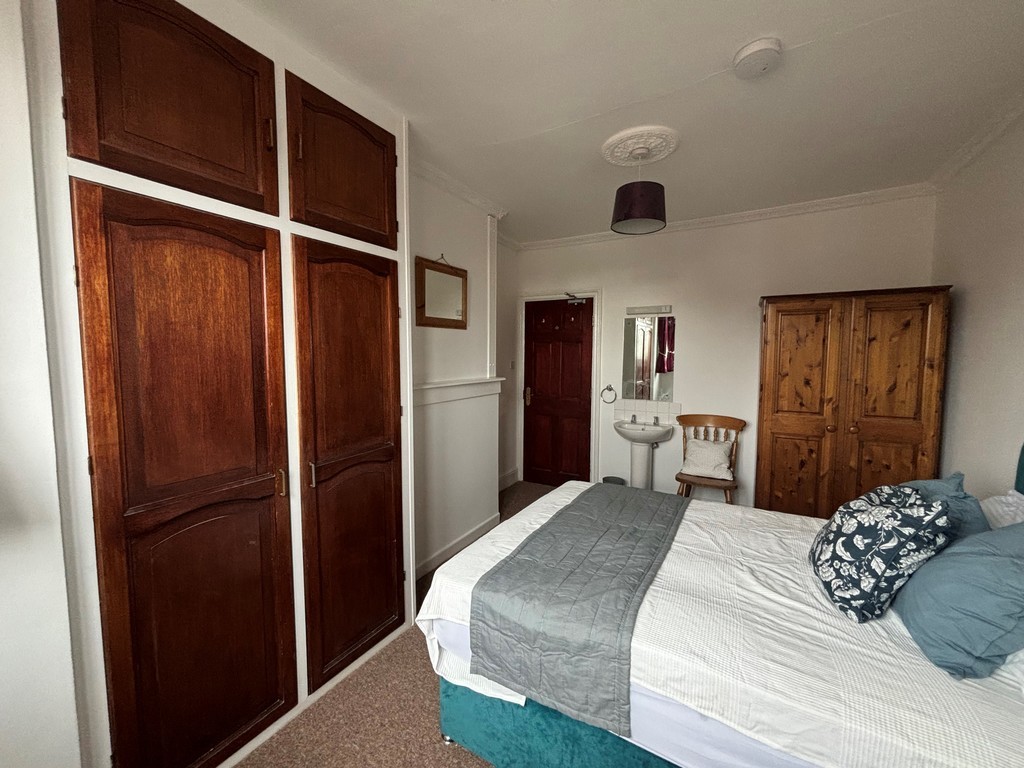 5 bed end of terrace house to rent in Monks Road, Exeter 8