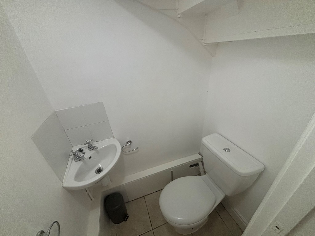 5 bed end of terrace house to rent in Monks Road, Exeter 9